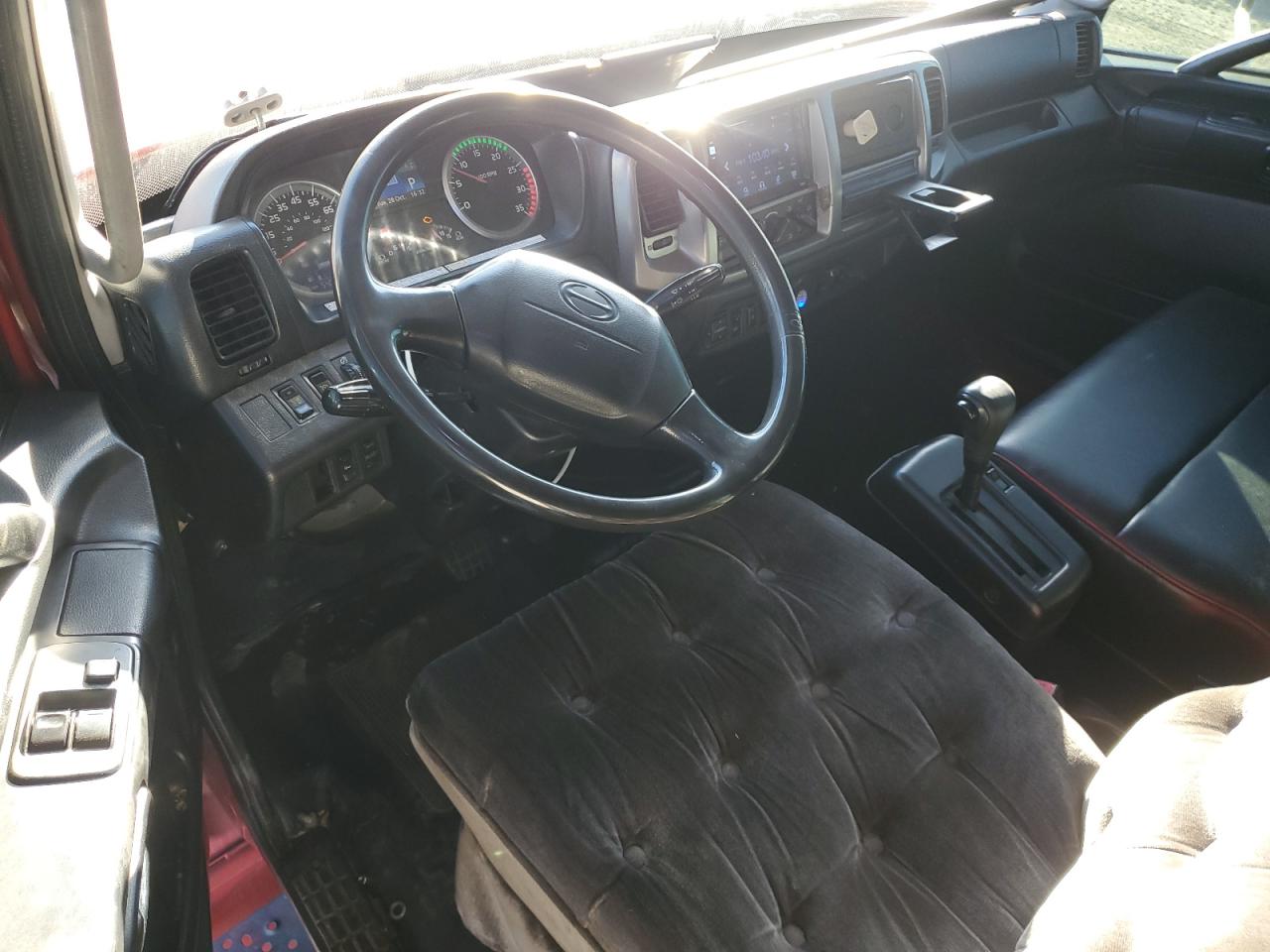 Lot #3316700545 2011 HINO 258/268