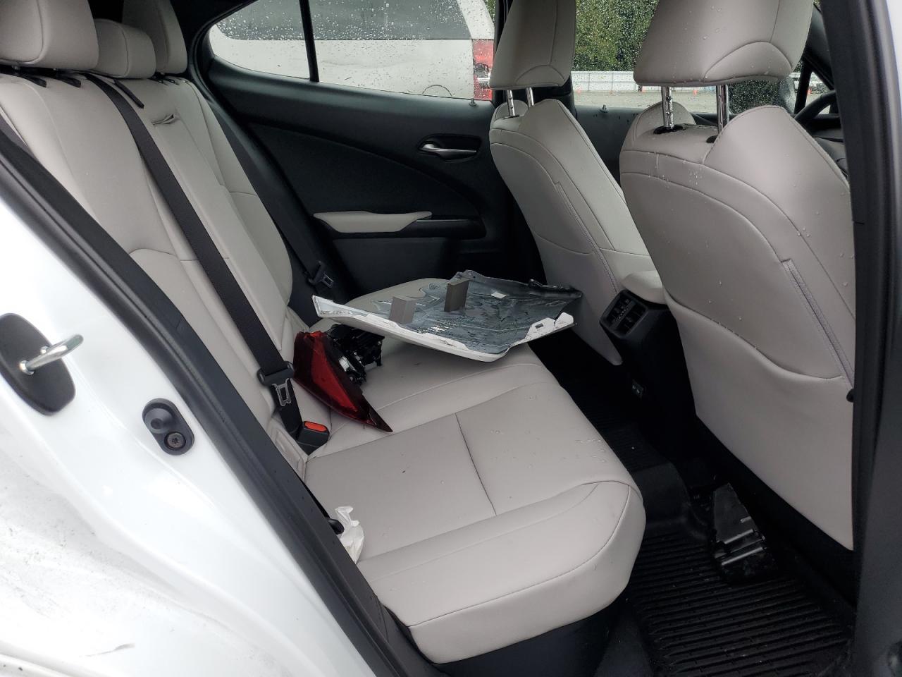 LEXUS UX 300H BASE