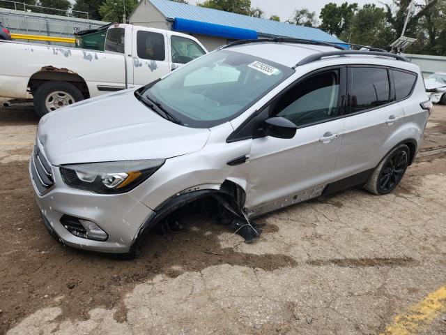 Global Auto Auctions: 2017 FORD ESCAPE SE