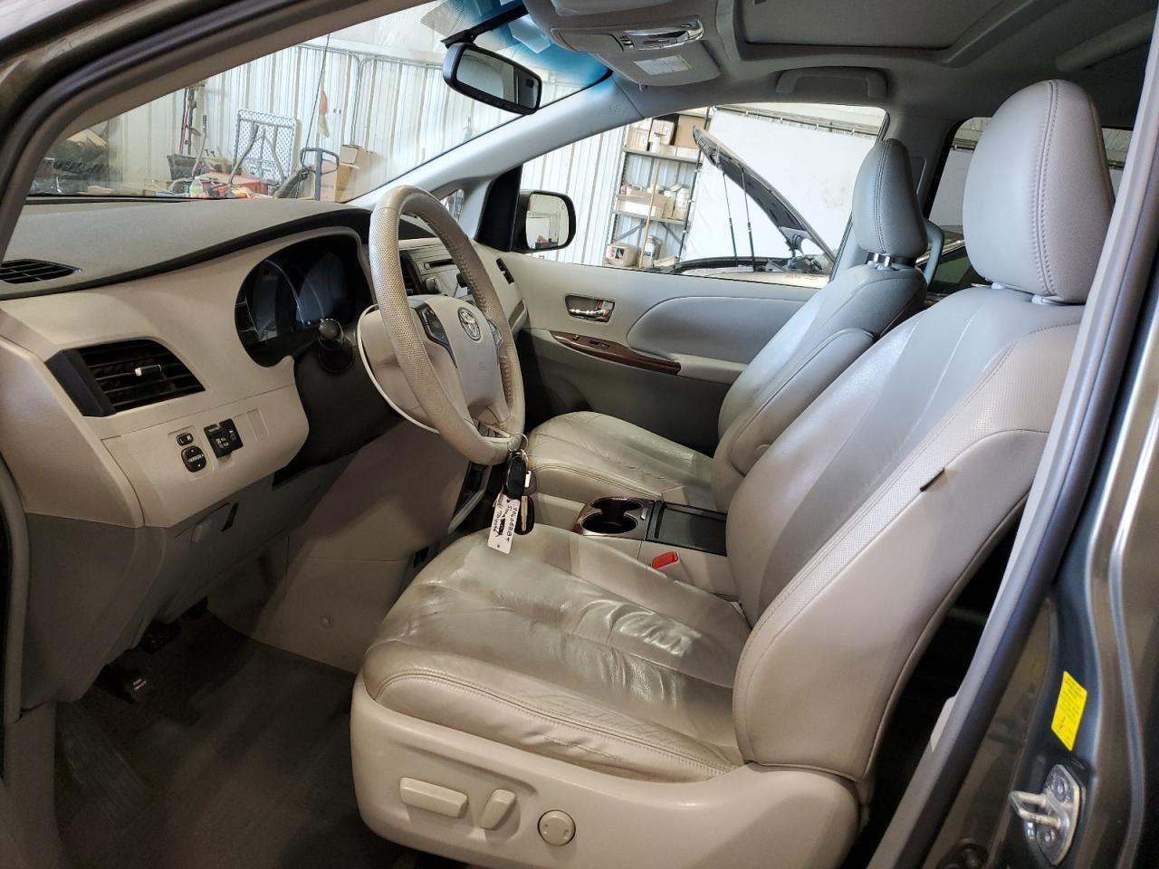 TOYOTA SIENNA XLE