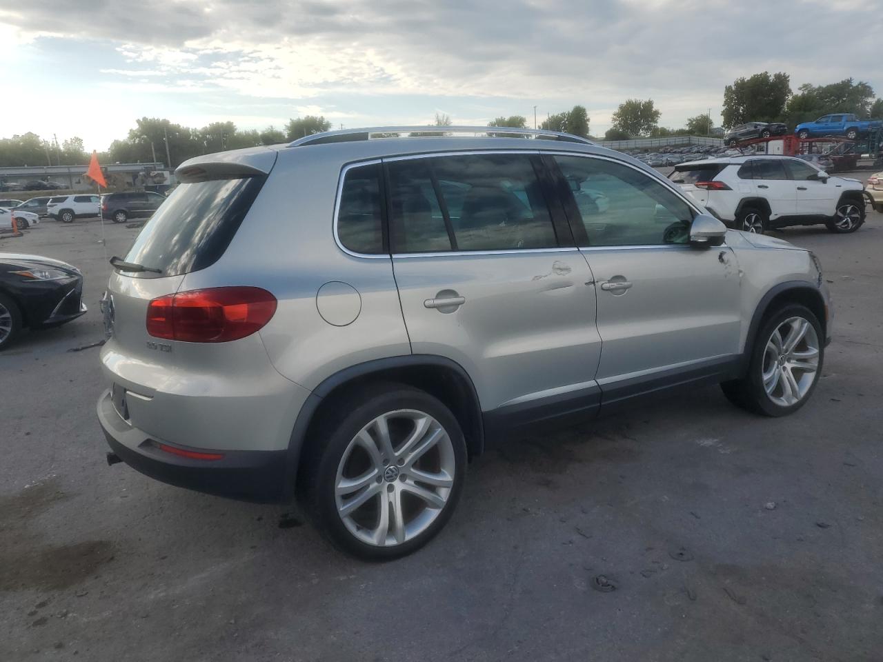 VOLKSWAGEN TIGUAN S