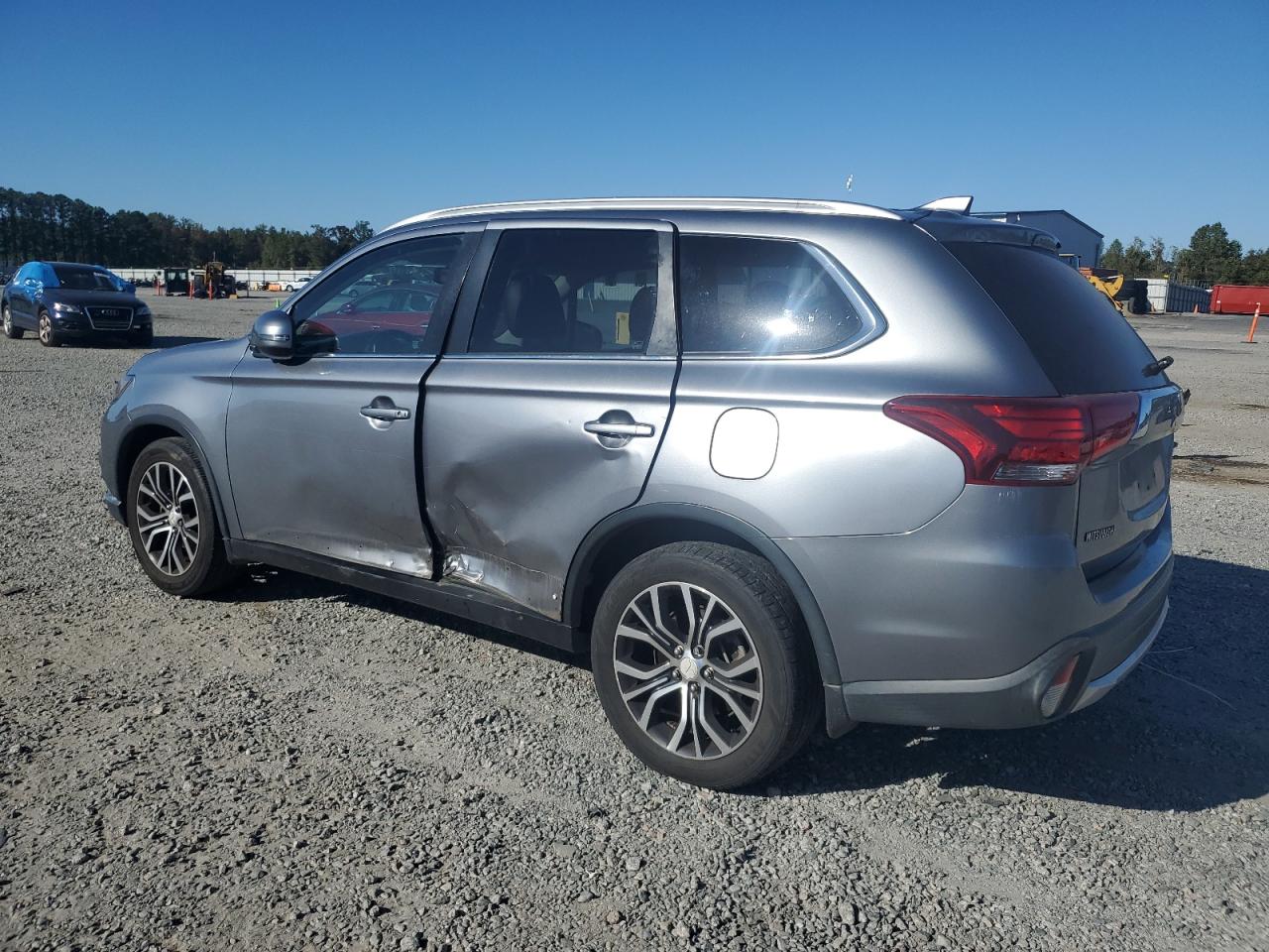 MITSUBISHI OUTLANDER SE