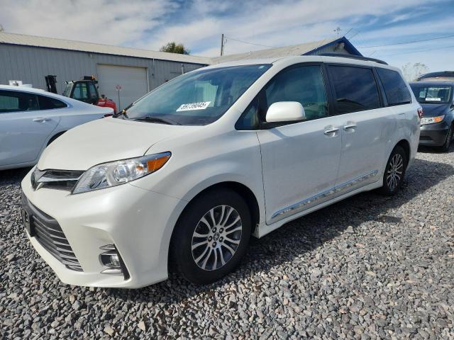 Global Auto Auctions: 2018 TOYOTA SIENNA XLE