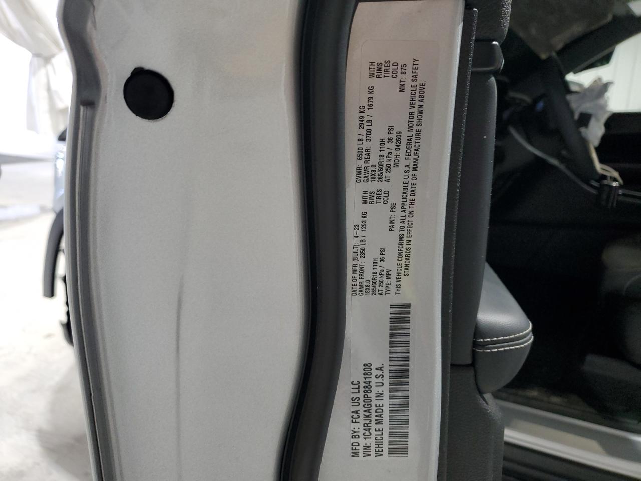 JEEP GRAND CHEROKEE L LAREDO