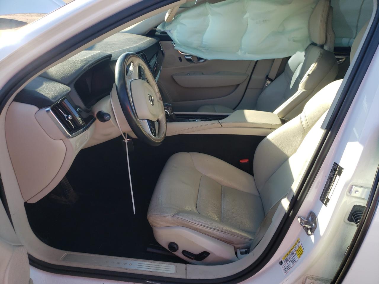 VOLVO S90 T5 MOMENTUM