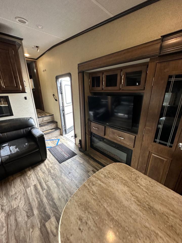 Lot #3277106449 2019 GRAND DESIGN REFLECTION