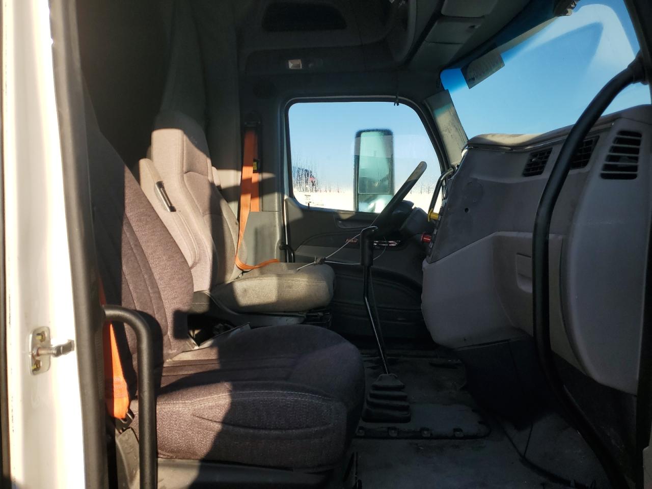 Lot #3285646282 2017 PETERBILT TRACTOR 579