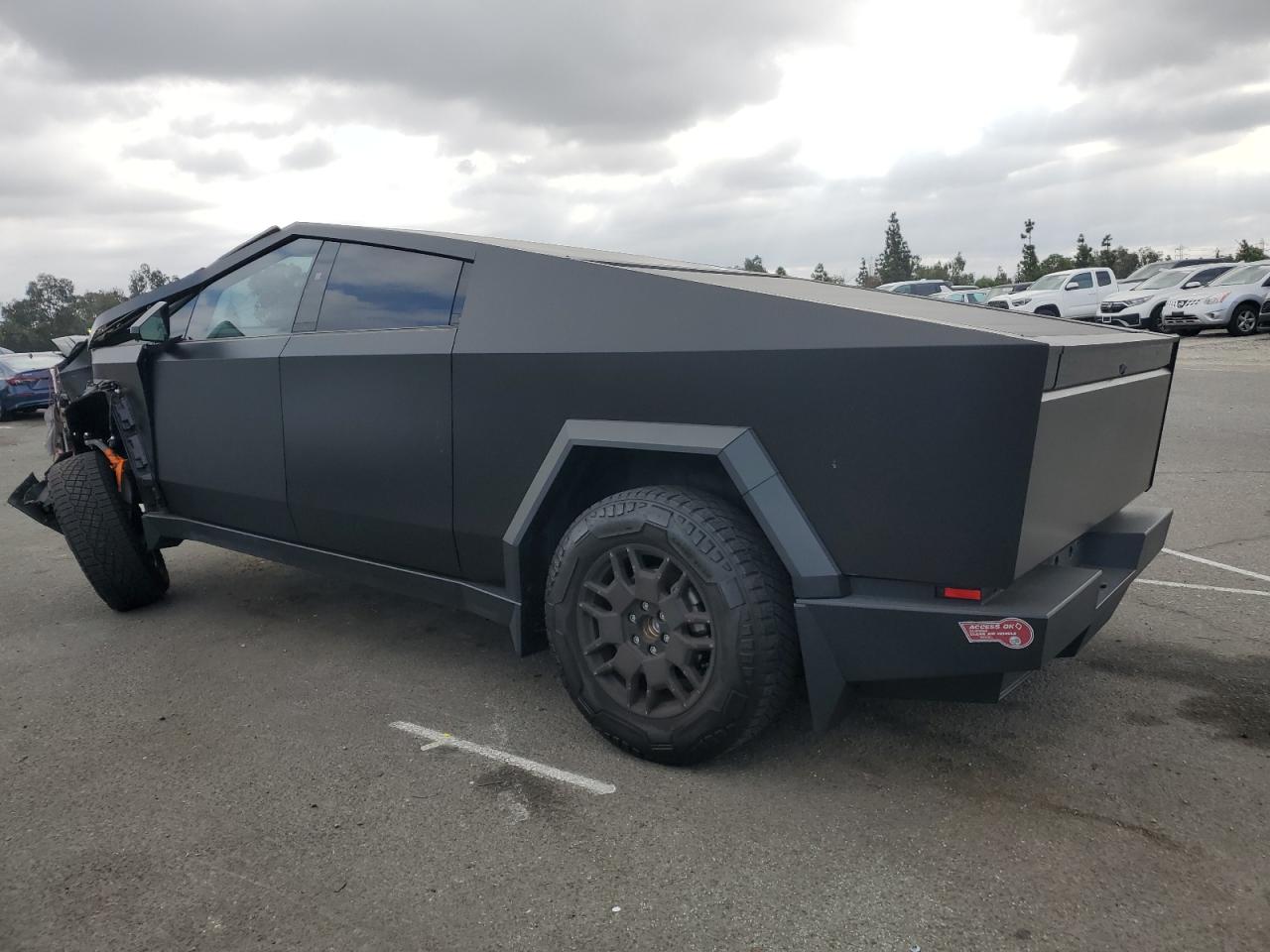 TESLA CYBERTRUCK