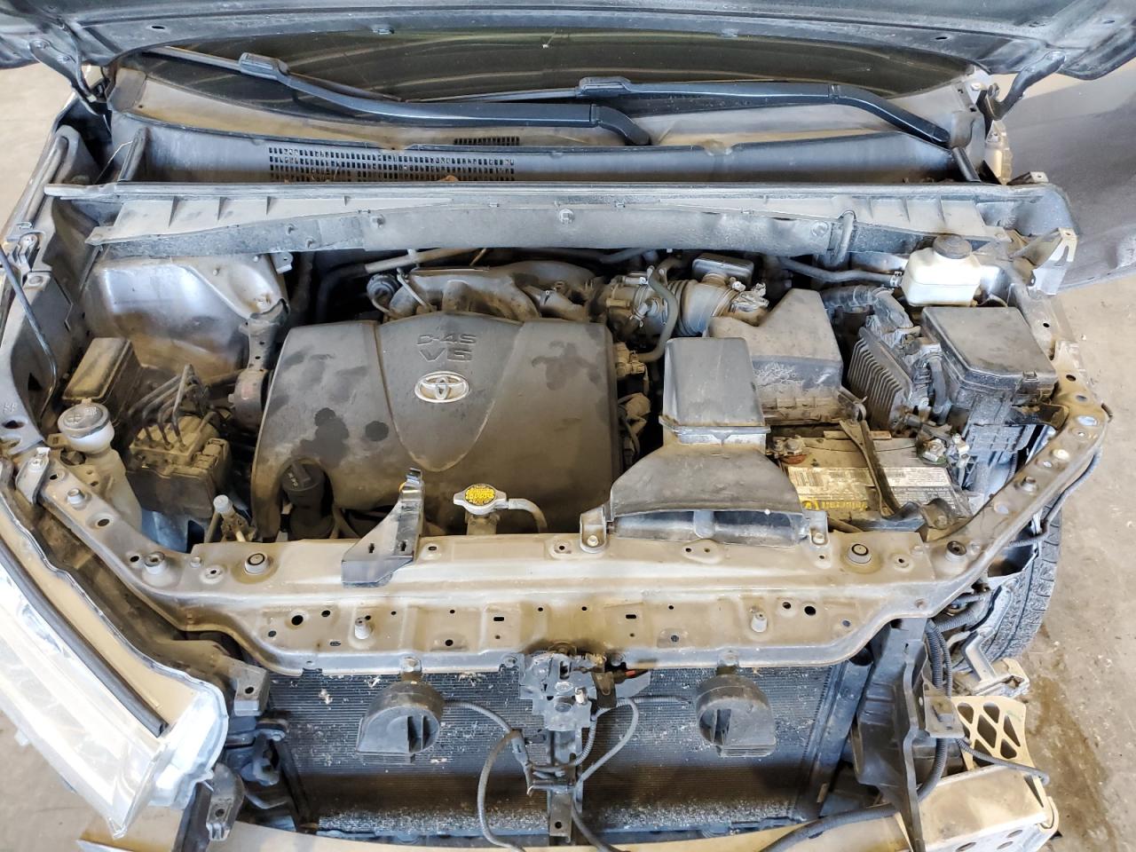 TOYOTA HIGHLANDER SE