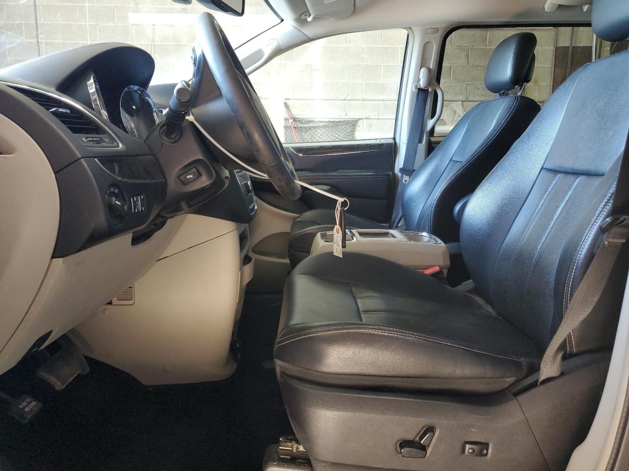 CHRYSLER TOWN & COUNTRY TOURING L