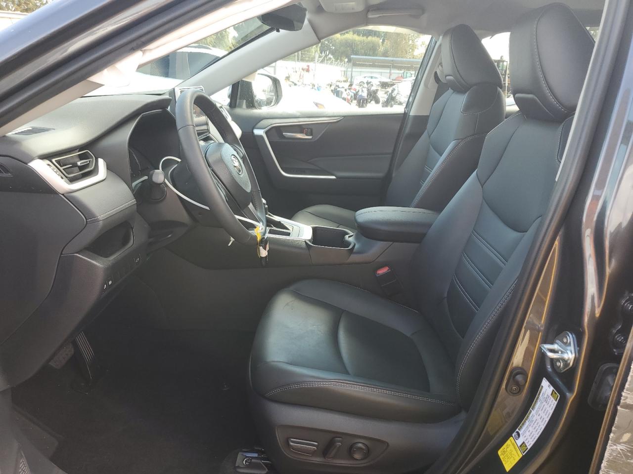 TOYOTA RAV4 XLE PREMIUM