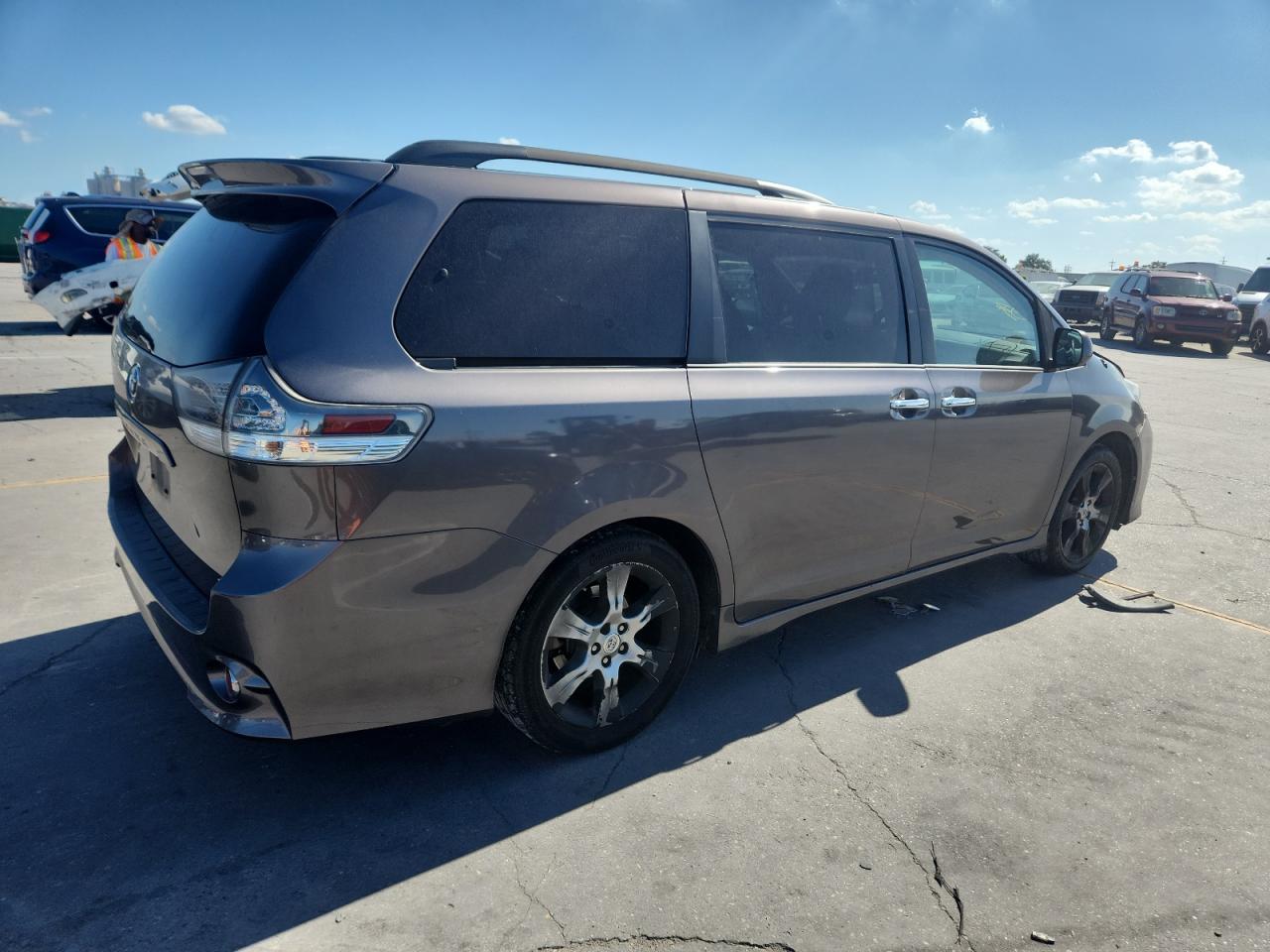TOYOTA SIENNA SPORT