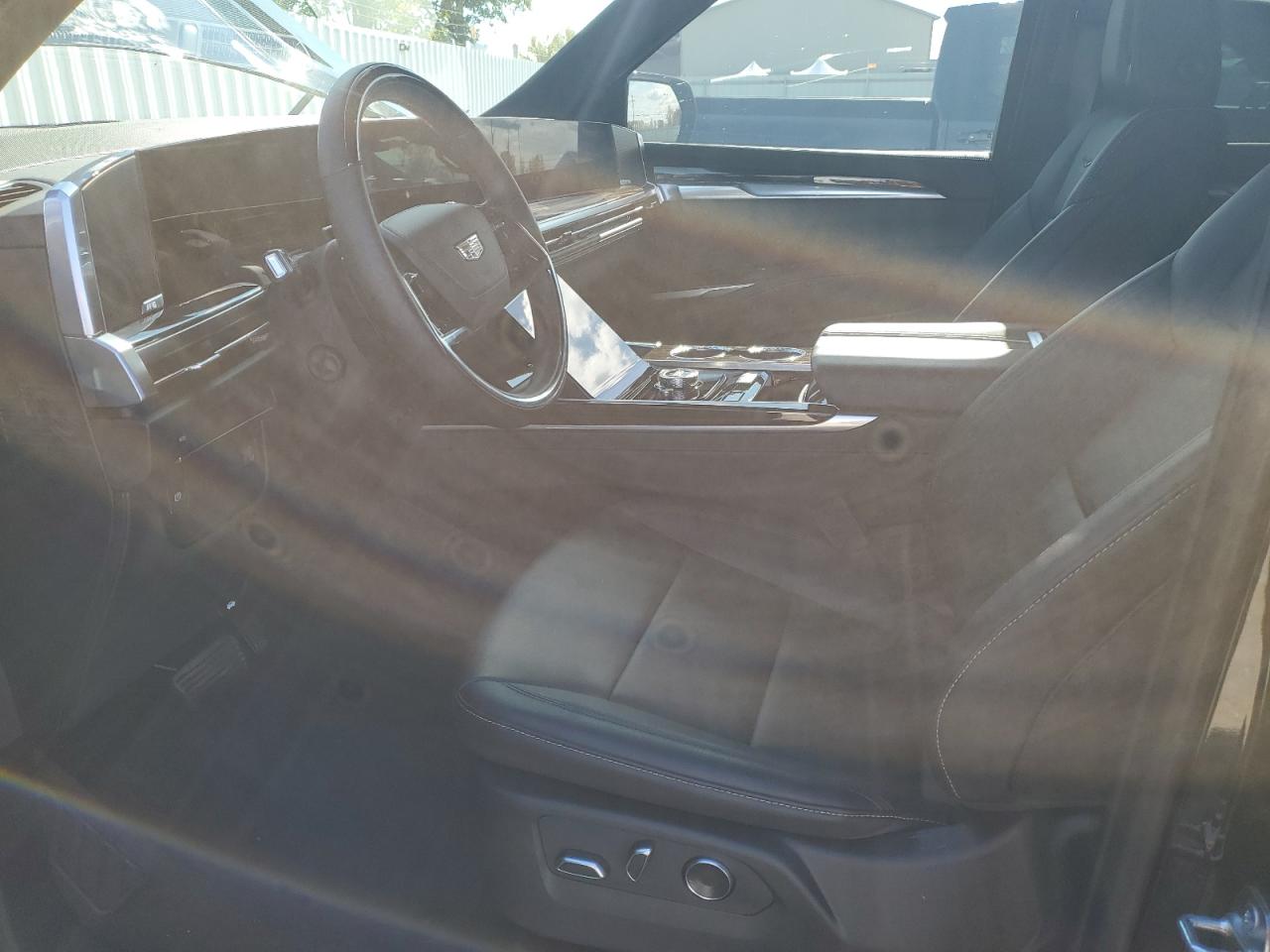 CADILLAC ESCALADE ESV LUXURY