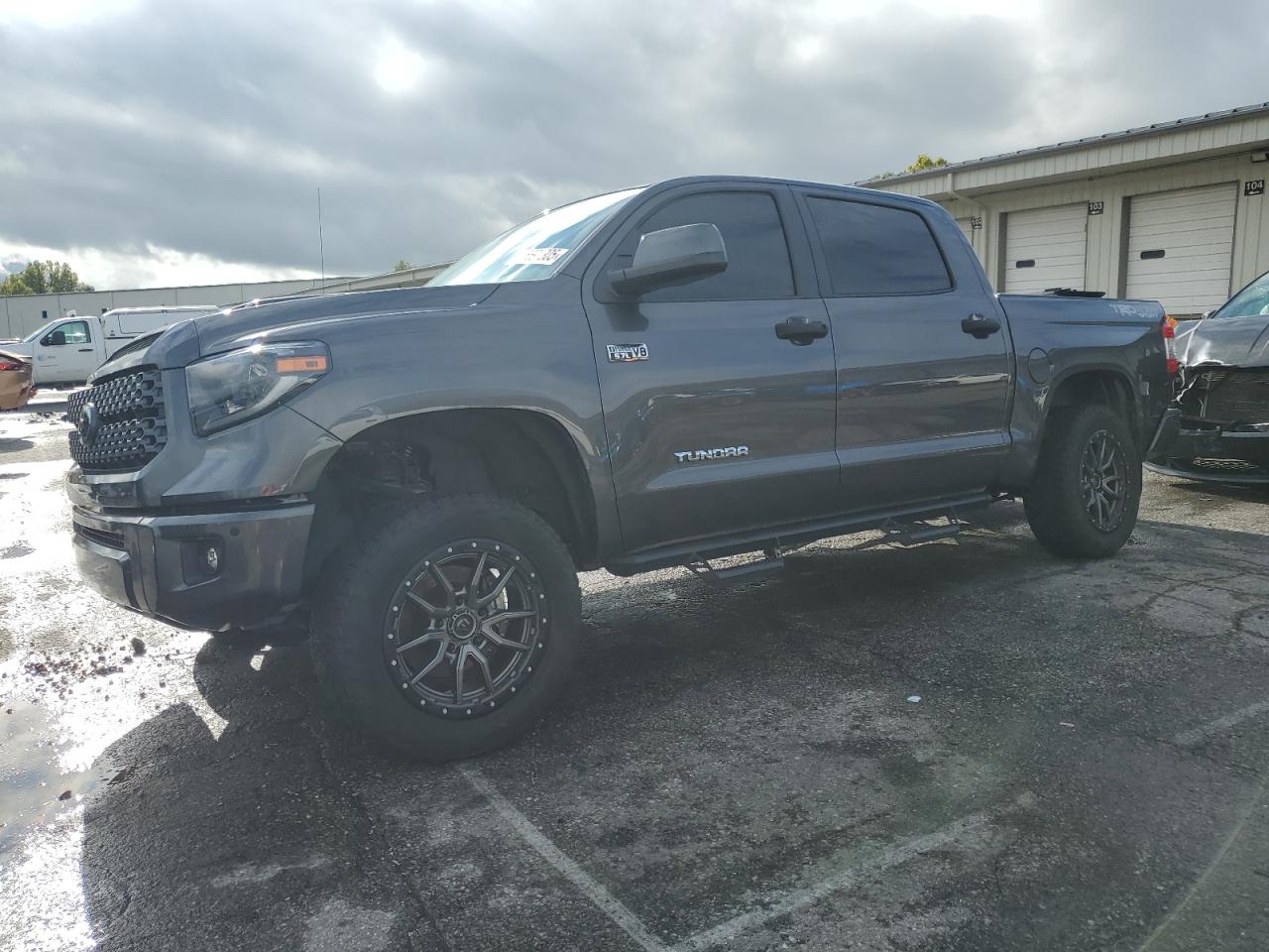 TOYOTA TUNDRA CREWMAX SR5