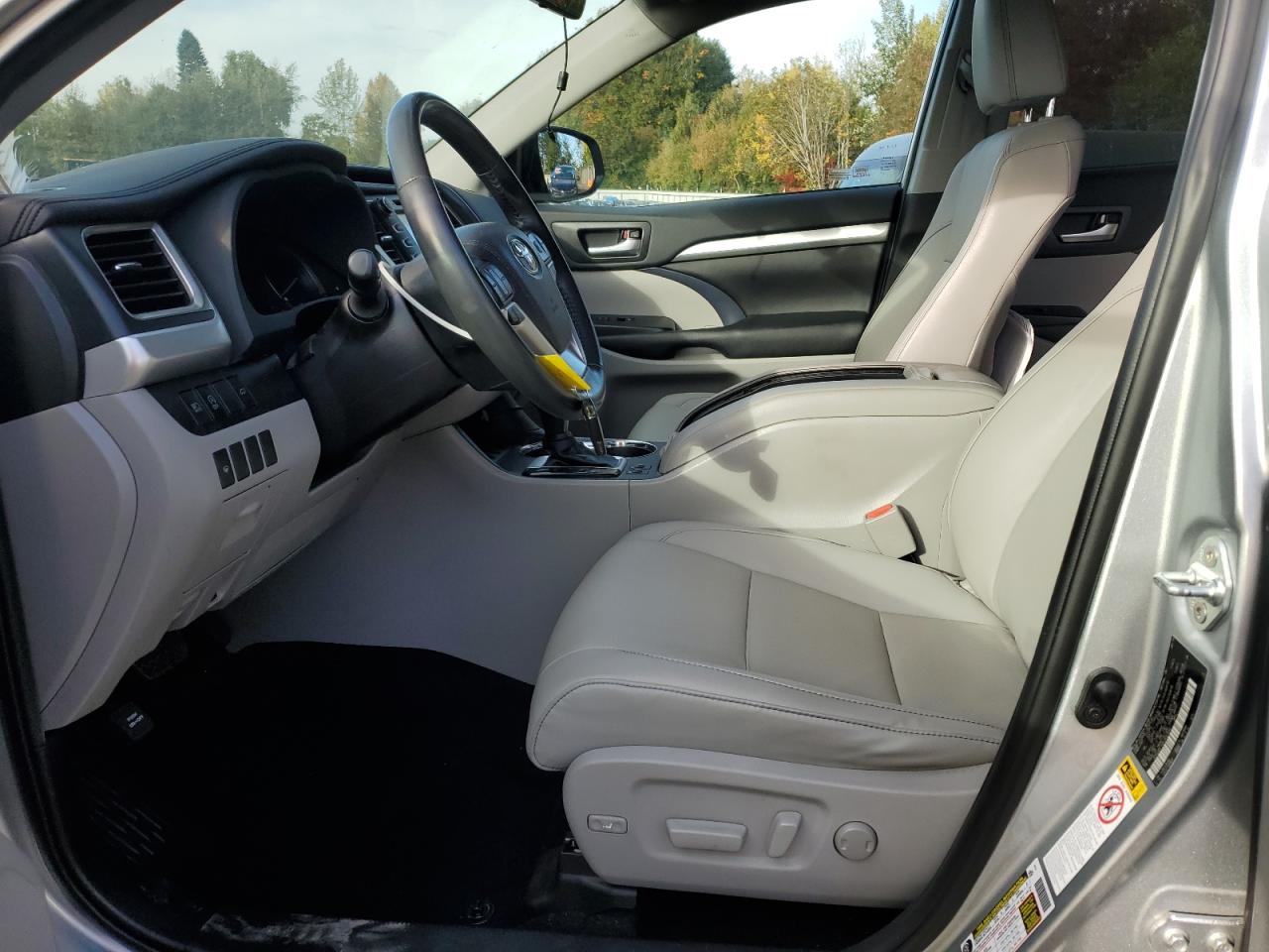 TOYOTA HIGHLANDER SE