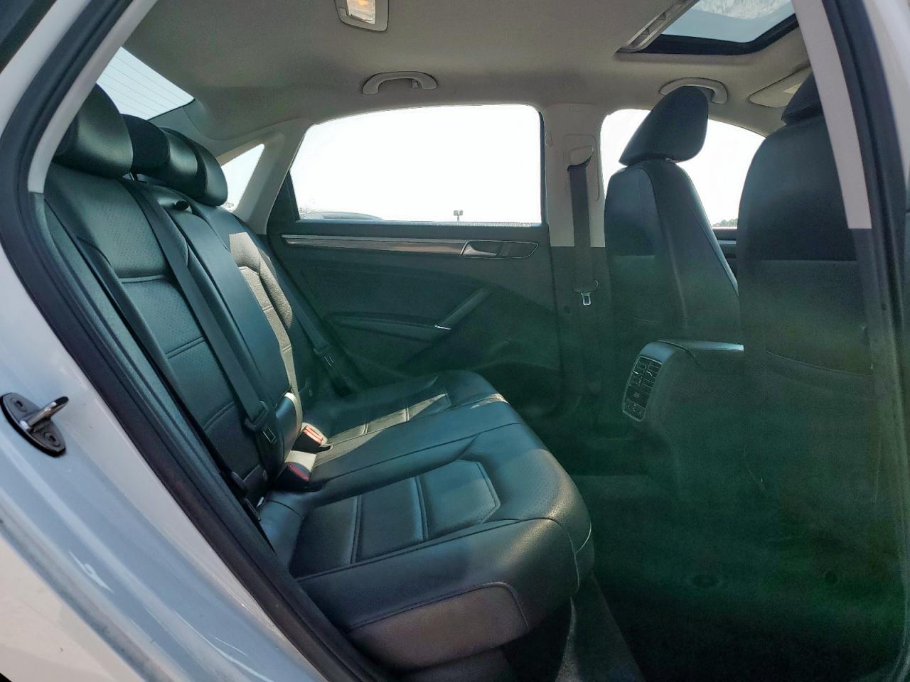 VOLKSWAGEN PASSAT SE