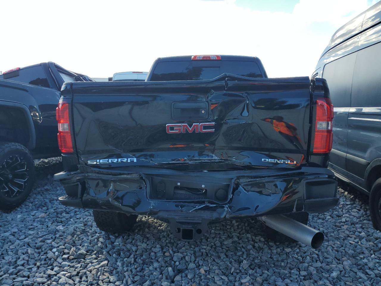 GMC SIERRA K2500 DENALI