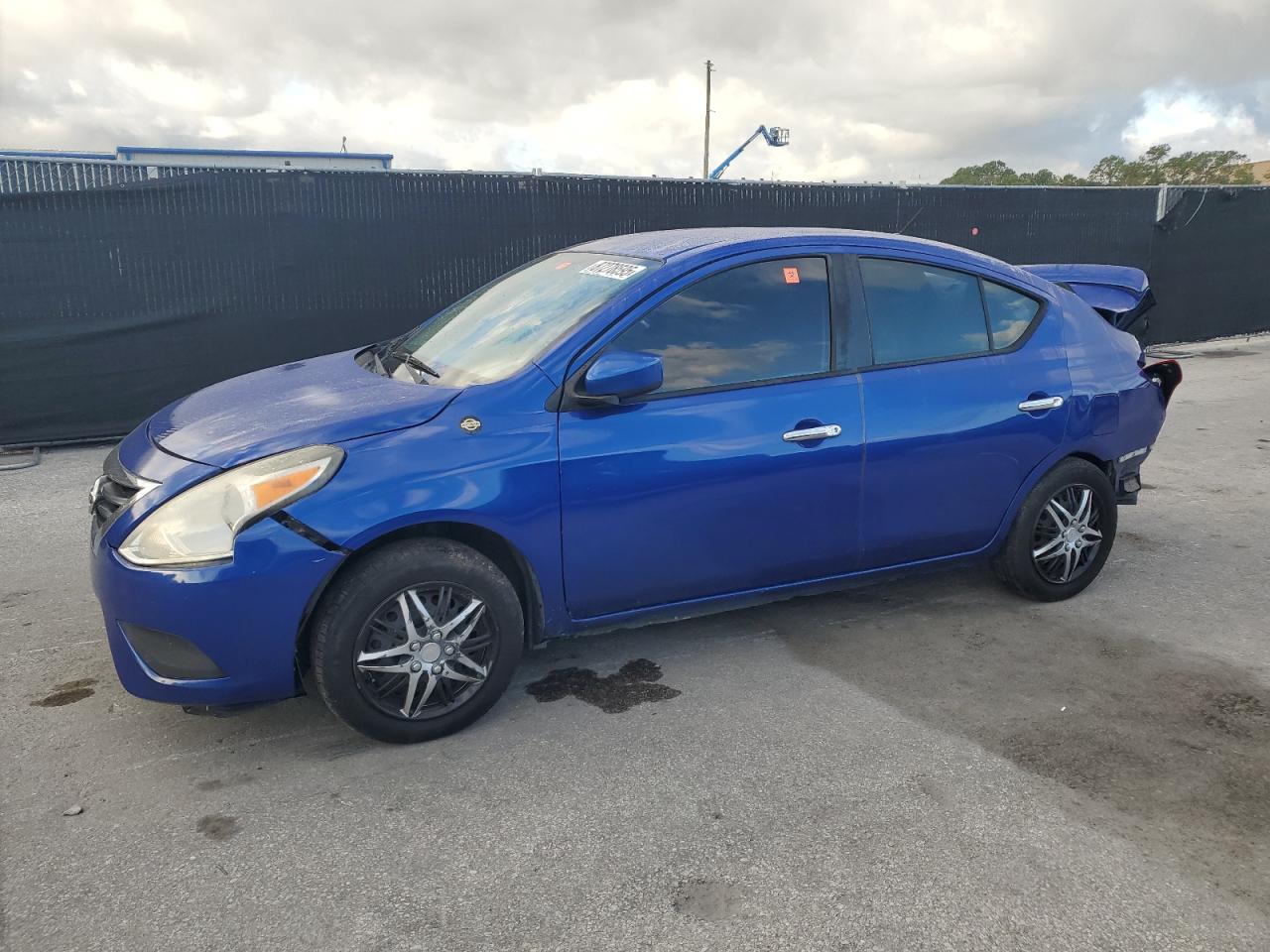 NISSAN VERSA S