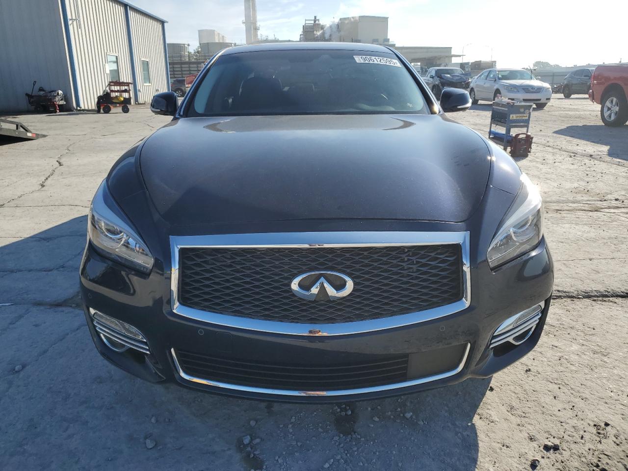 INFINITI Q70 3.7