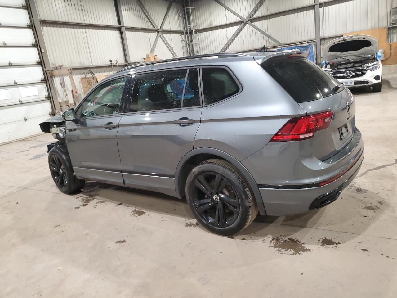 VOLKSWAGEN TIGUAN SE R-LINE BLACK