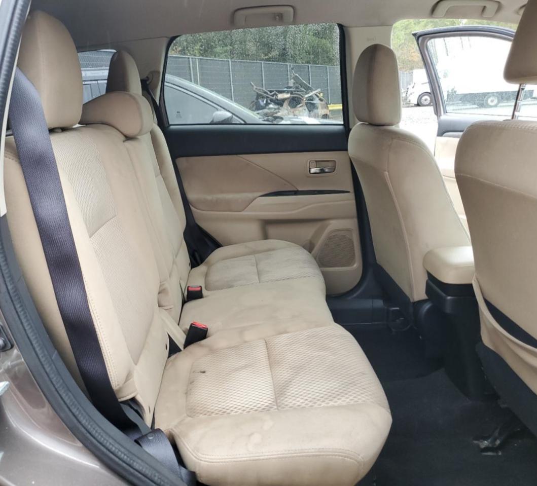 MITSUBISHI OUTLANDER SE