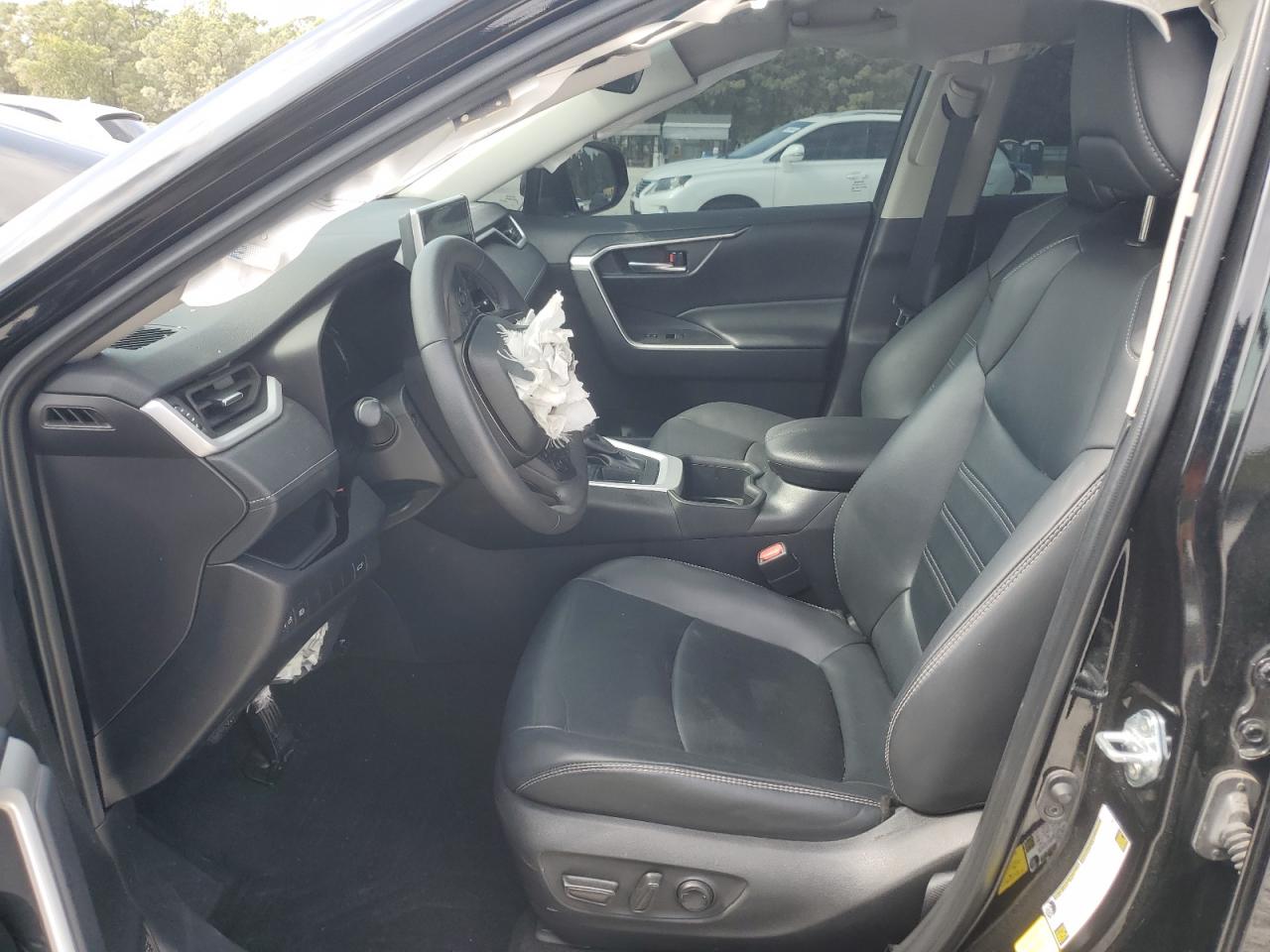 TOYOTA RAV4 XLE PREMIUM