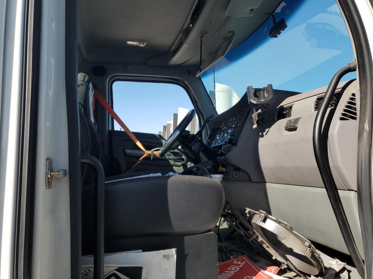 Lot #3266057326 2017 KENWORTH T680