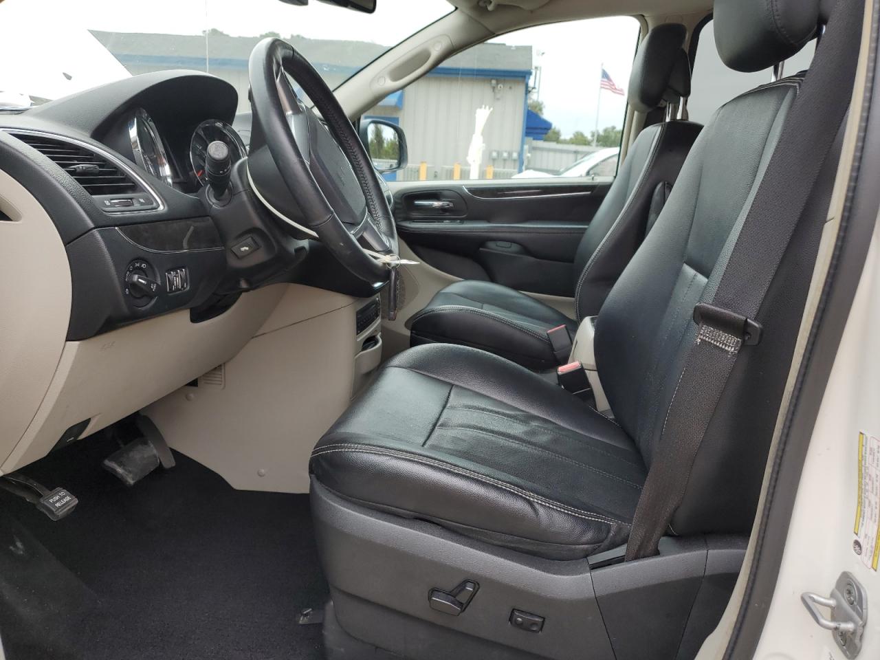 CHRYSLER TOWN & COUNTRY TOURING L