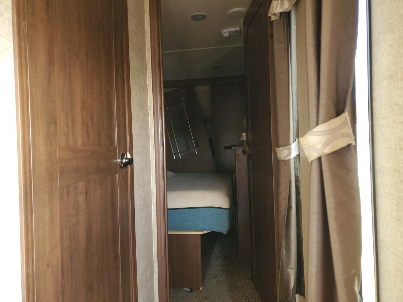 Lot #3303865708 2017 WILDWOOD SIERRA