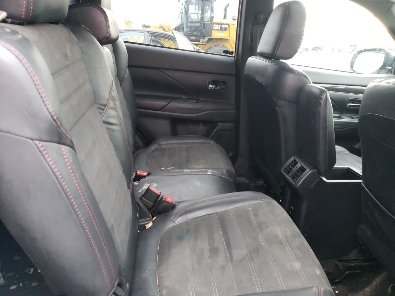 MITSUBISHI OUTLANDER SE