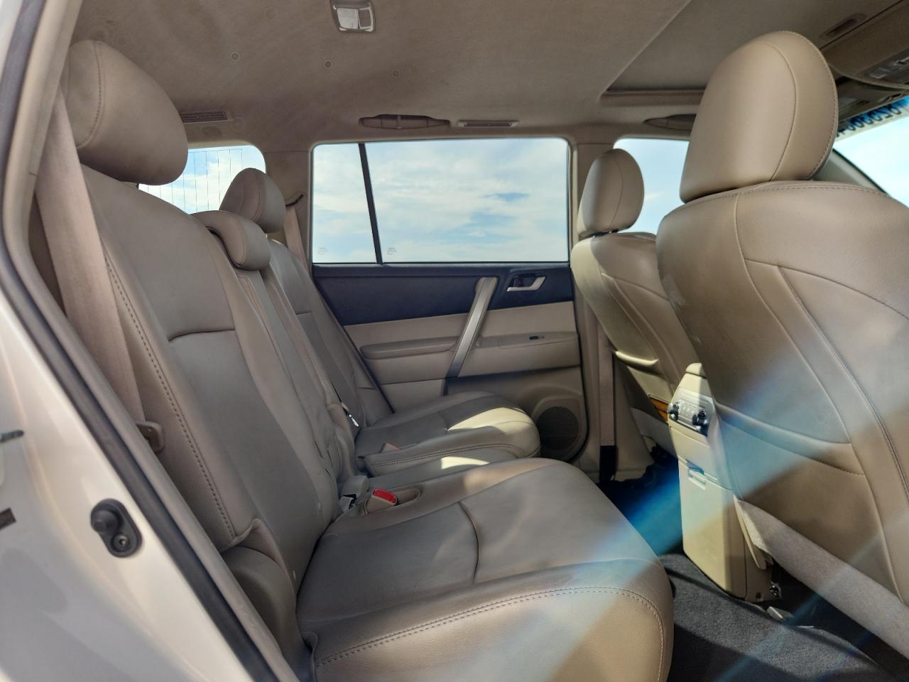 TOYOTA HIGHLANDER BASE