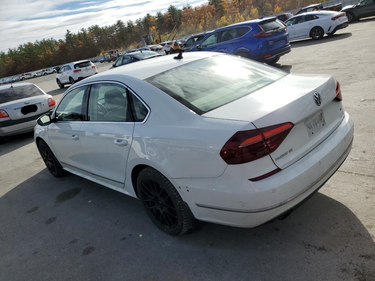 VOLKSWAGEN PASSAT SE