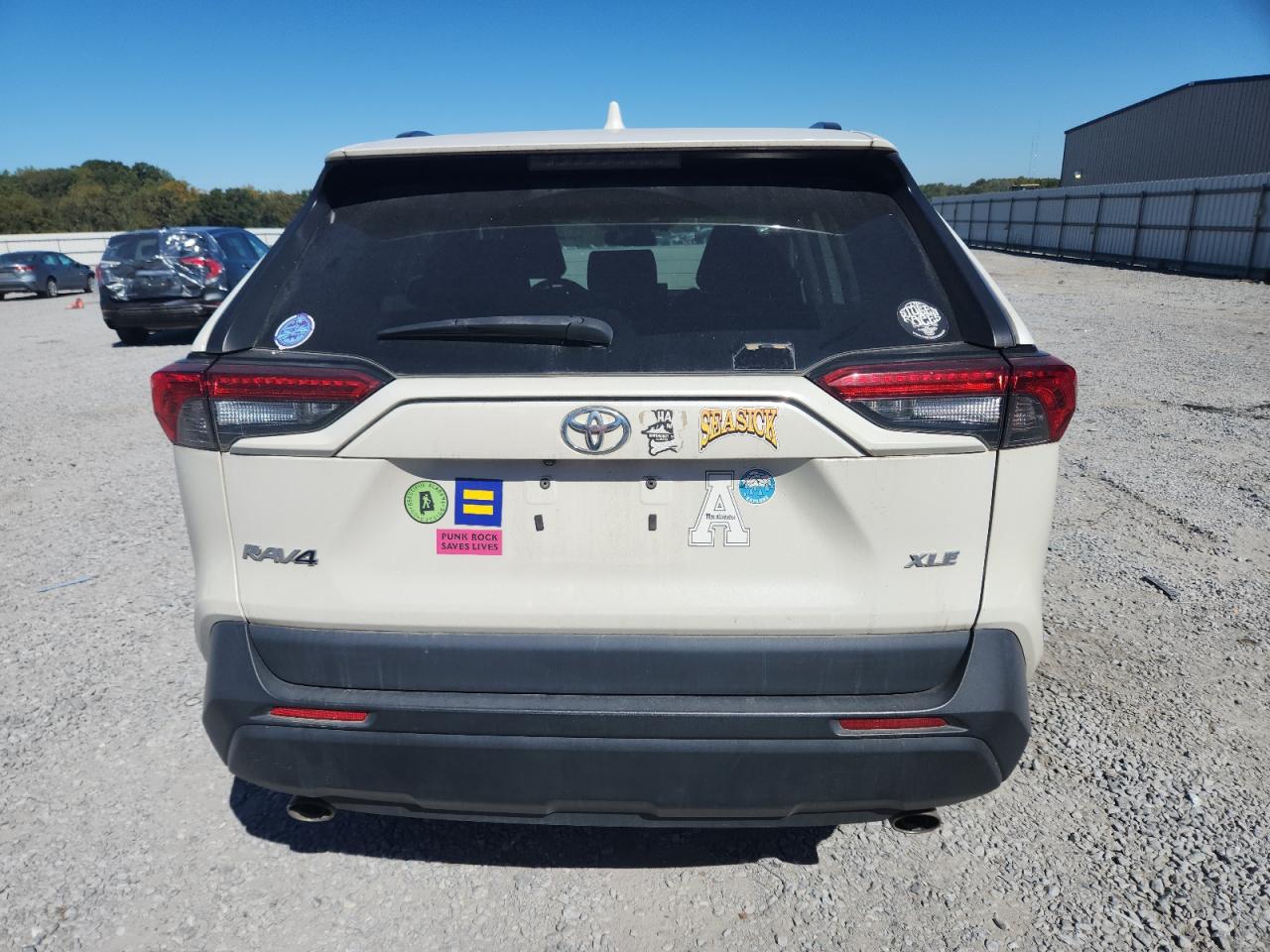 TOYOTA RAV4 XLE PREMIUM