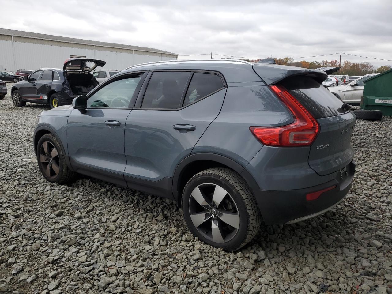 VOLVO XC40 T5 MOMENTUM