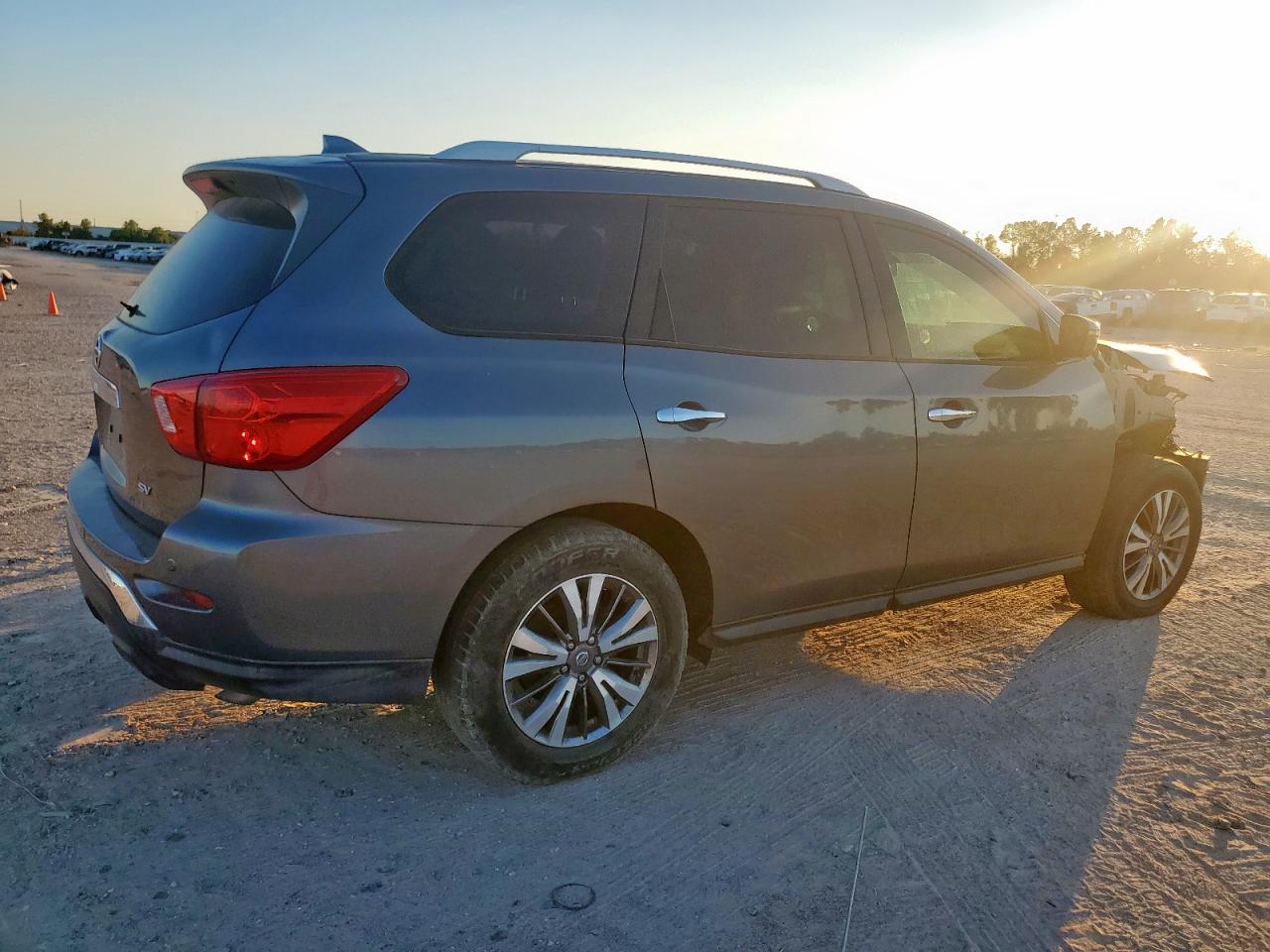 NISSAN PATHFINDER SV