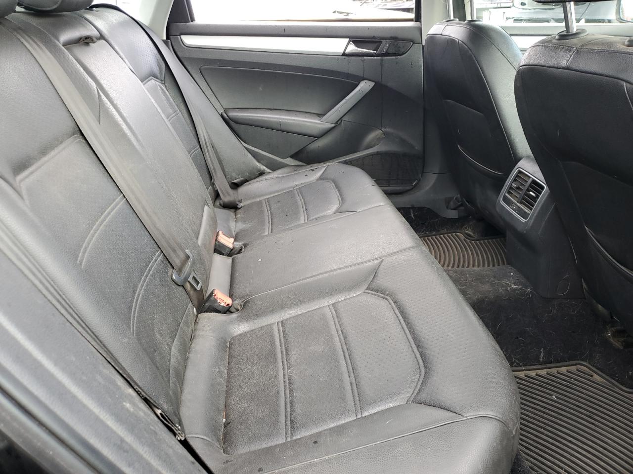 VOLKSWAGEN PASSAT SE