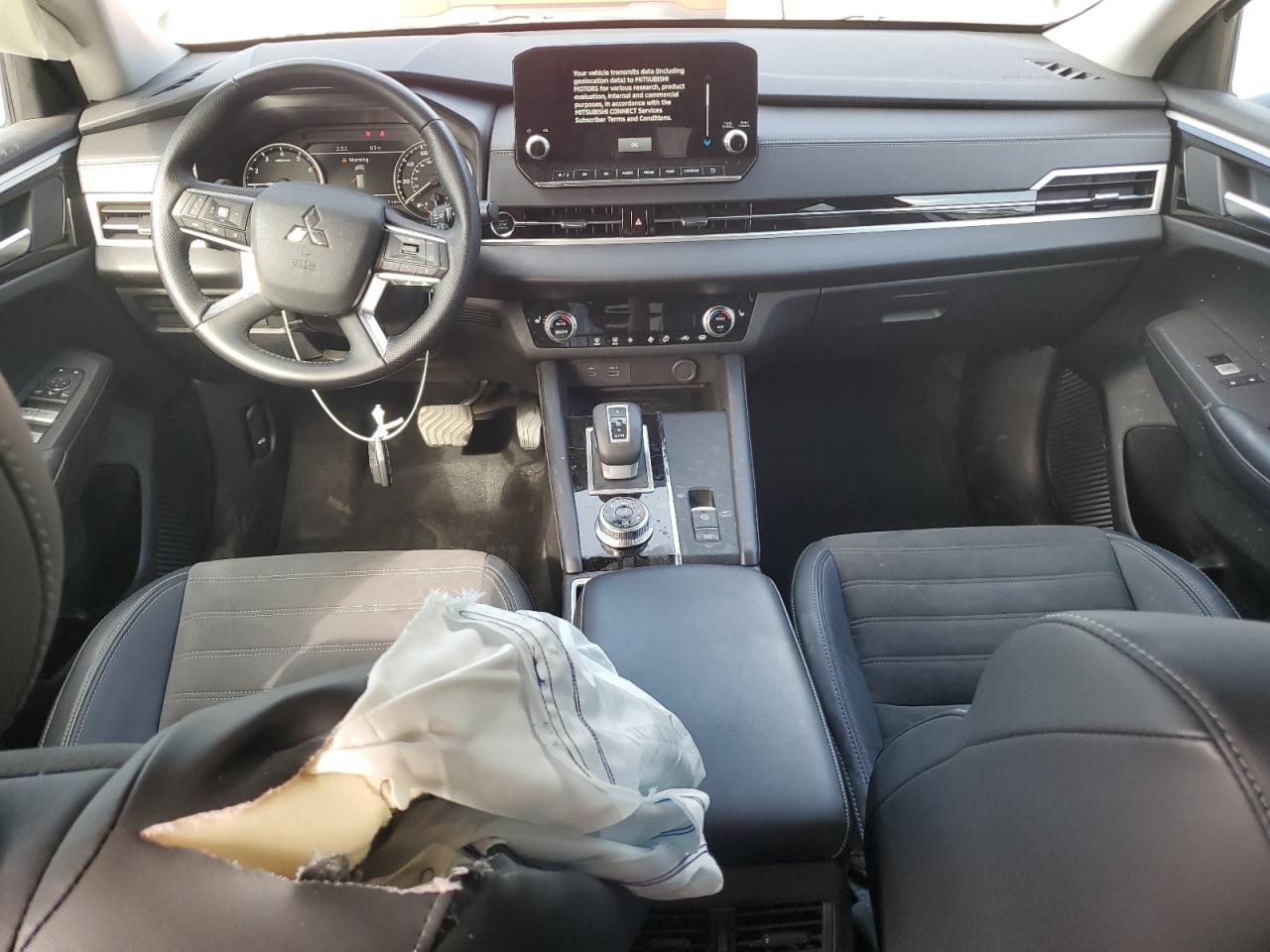 MITSUBISHI OUTLANDER SE