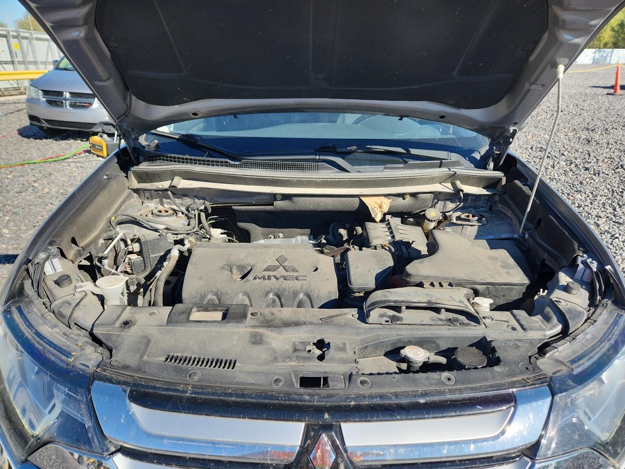 MITSUBISHI OUTLANDER SE