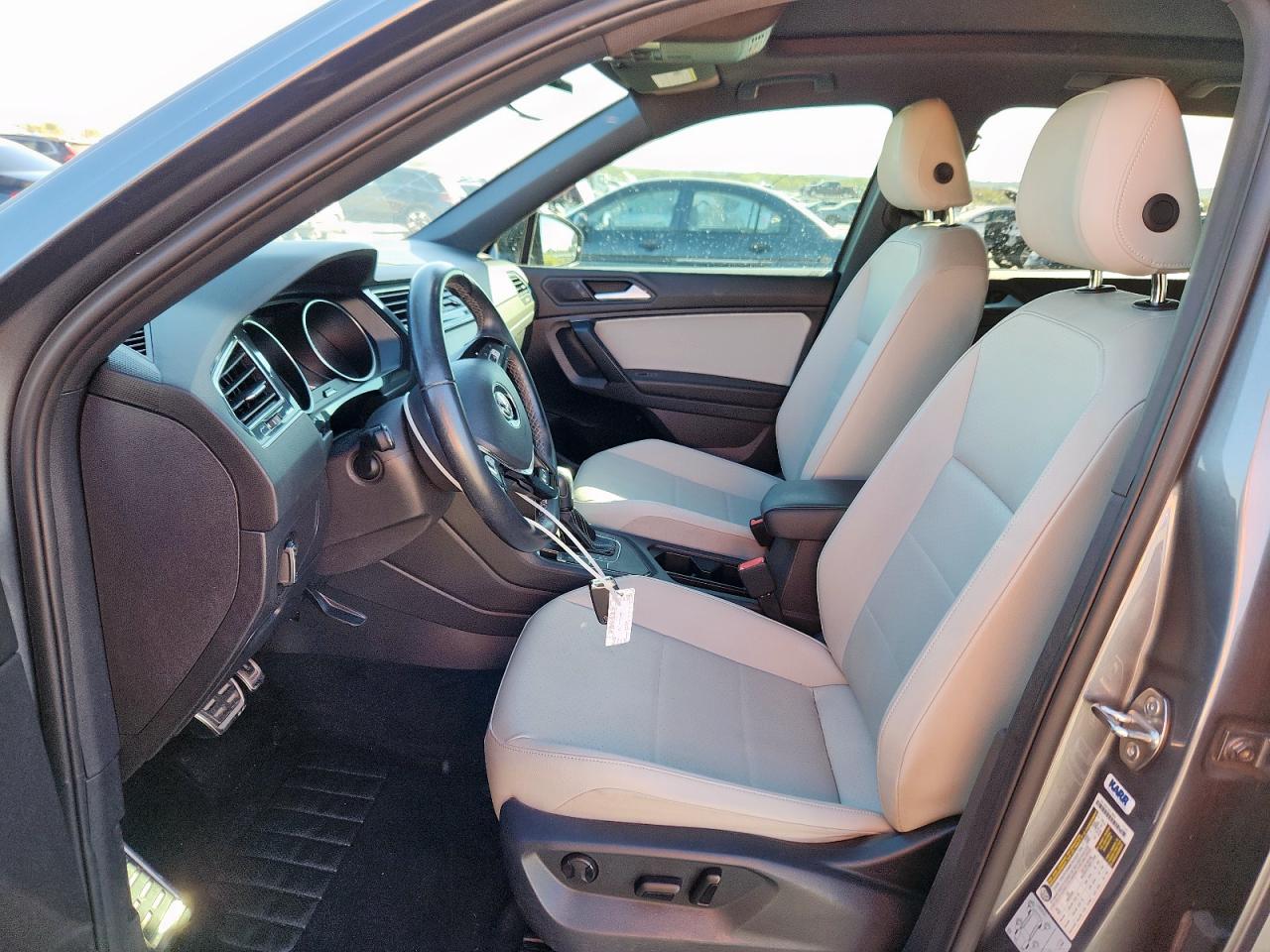 VOLKSWAGEN TIGUAN SE