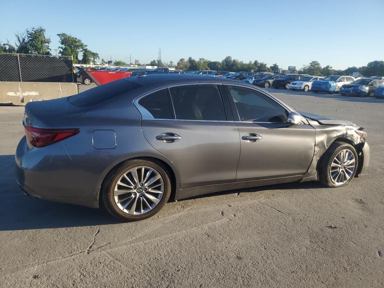 INFINITI Q50 LUXE