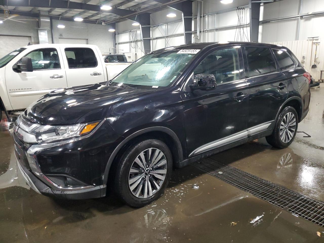 MITSUBISHI OUTLANDER SE