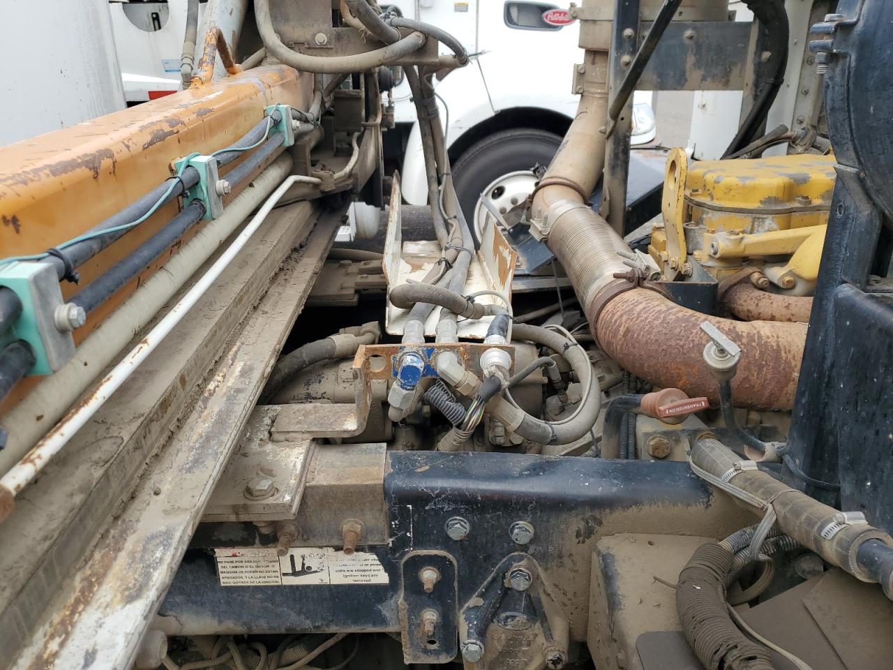 Lot #3286540158 2003 PETERBILT TRACTOR 320