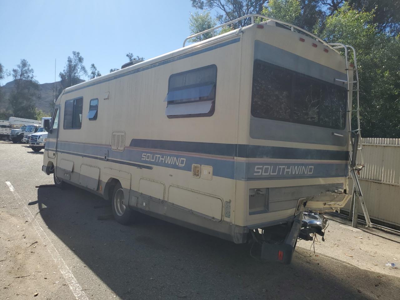 Lot #3286830220 1998 FLEETWOOD SOUTHWIND