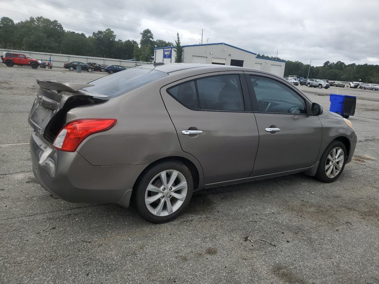 NISSAN VERSA S