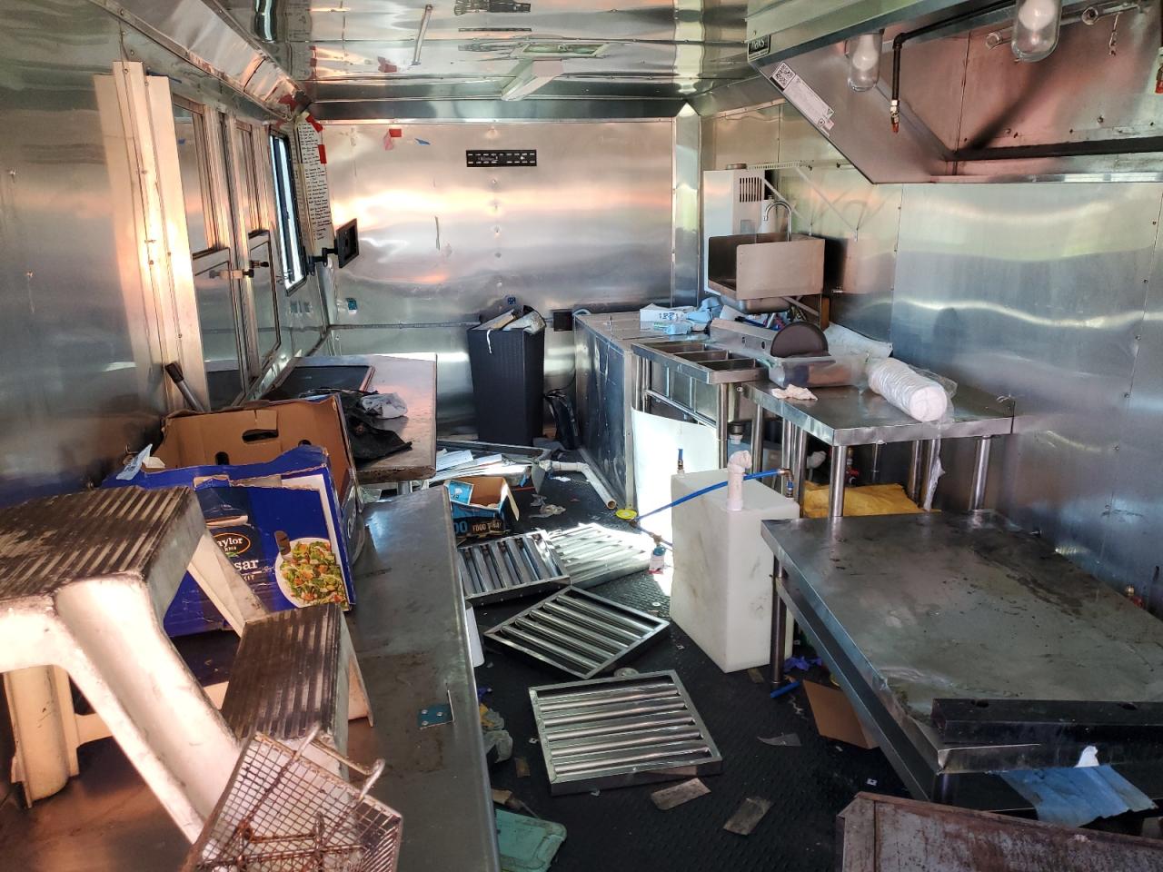 Lot #3277035190 2024 J&C UTILITY TRAILER