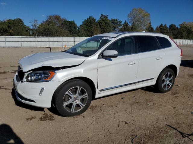 2015 VOLVO XC60 T6 PR YV4902RK2F2721325