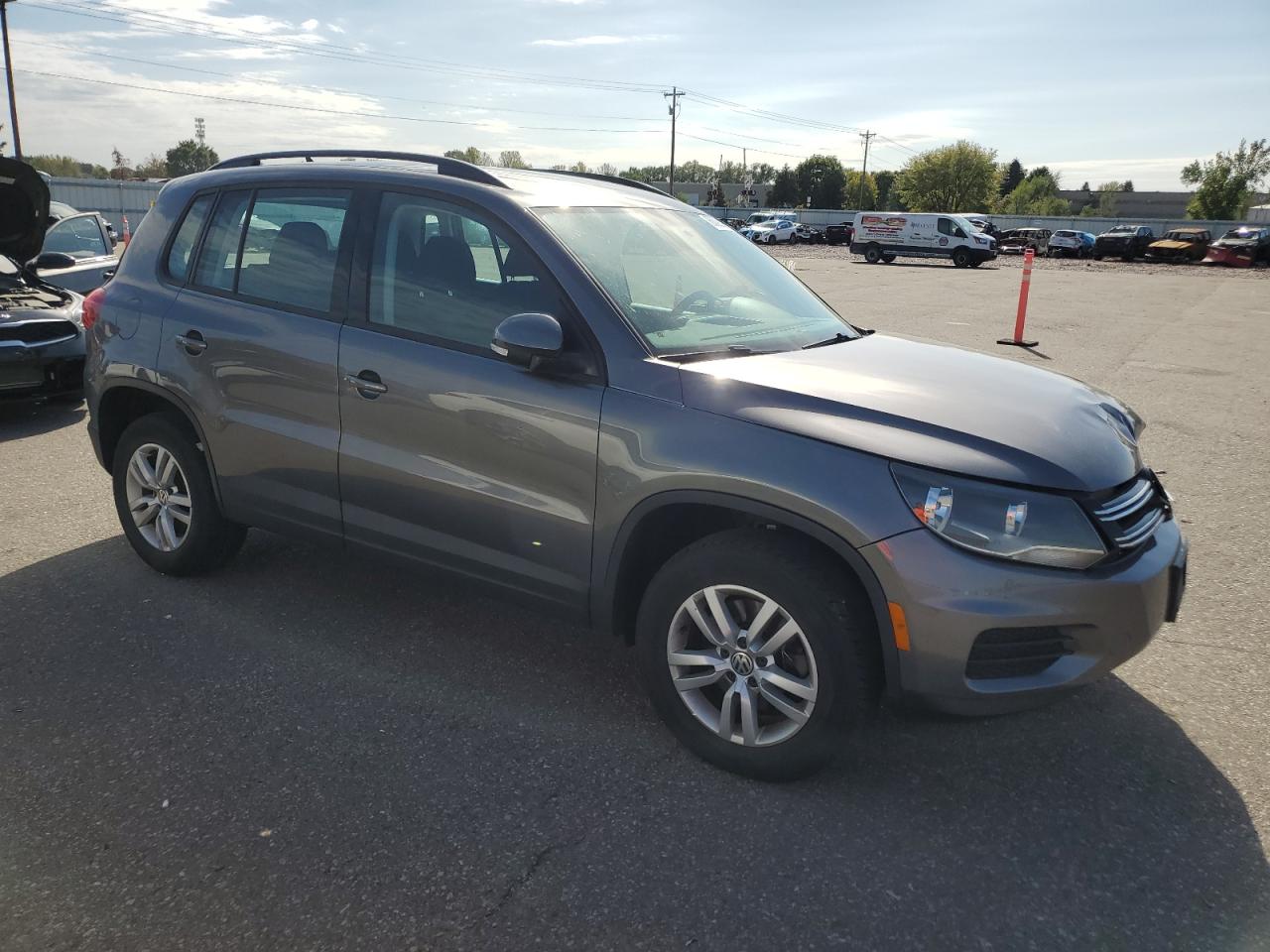 VOLKSWAGEN TIGUAN S
