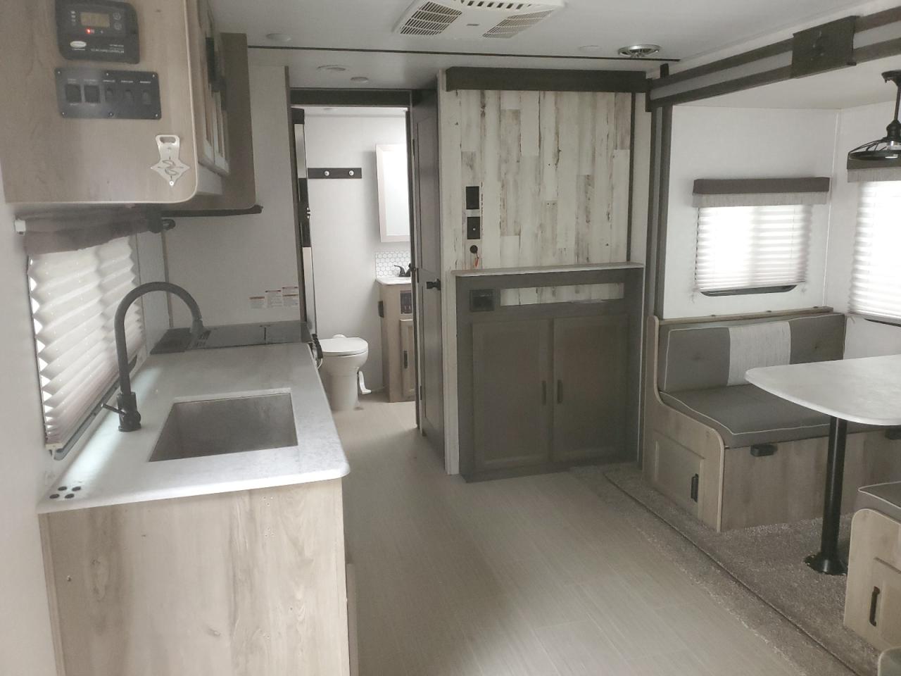 Lot #3283988856 2021 FOREST RIVER SURVEYOR LEGEND 252R