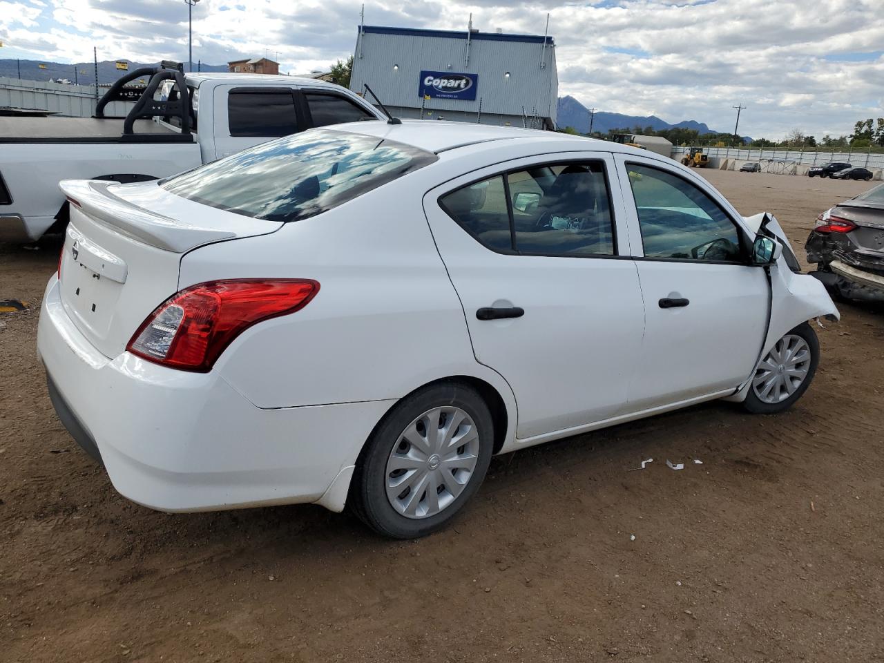 NISSAN VERSA S