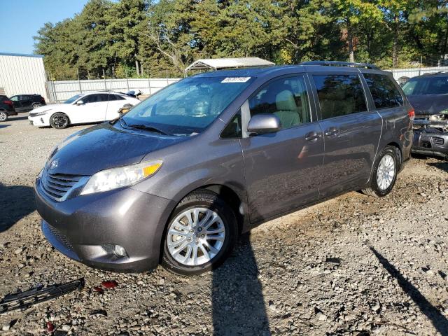 TOYOTA SIENNA XLE